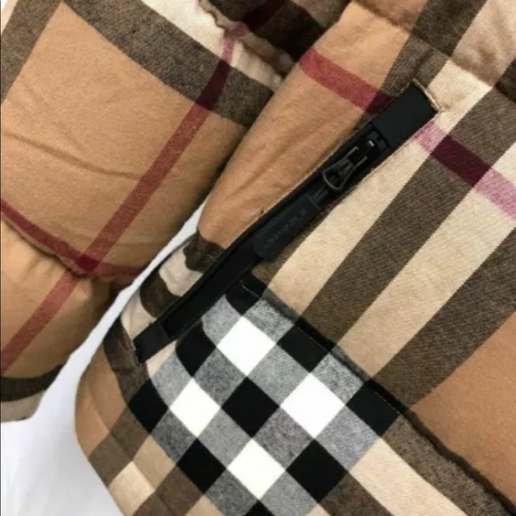 Men’s Burberry Puffer with detachable sleeves - Picture 6 of 7